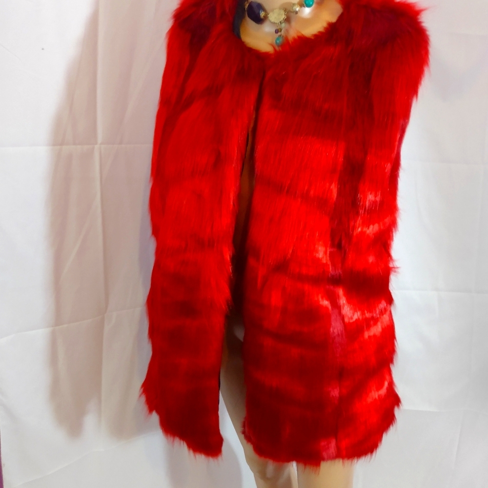 Lanshifei Red Faux-Fur Vest
